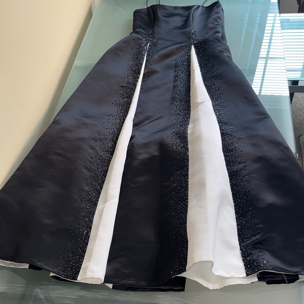 Cache Vintage Y2K Black and White Evening Gown with Sequined Beading Size 6 - Picture 5 of 11